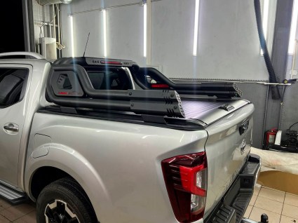 Механическая роллета на кузов Nissan Navara D23 - фото 2